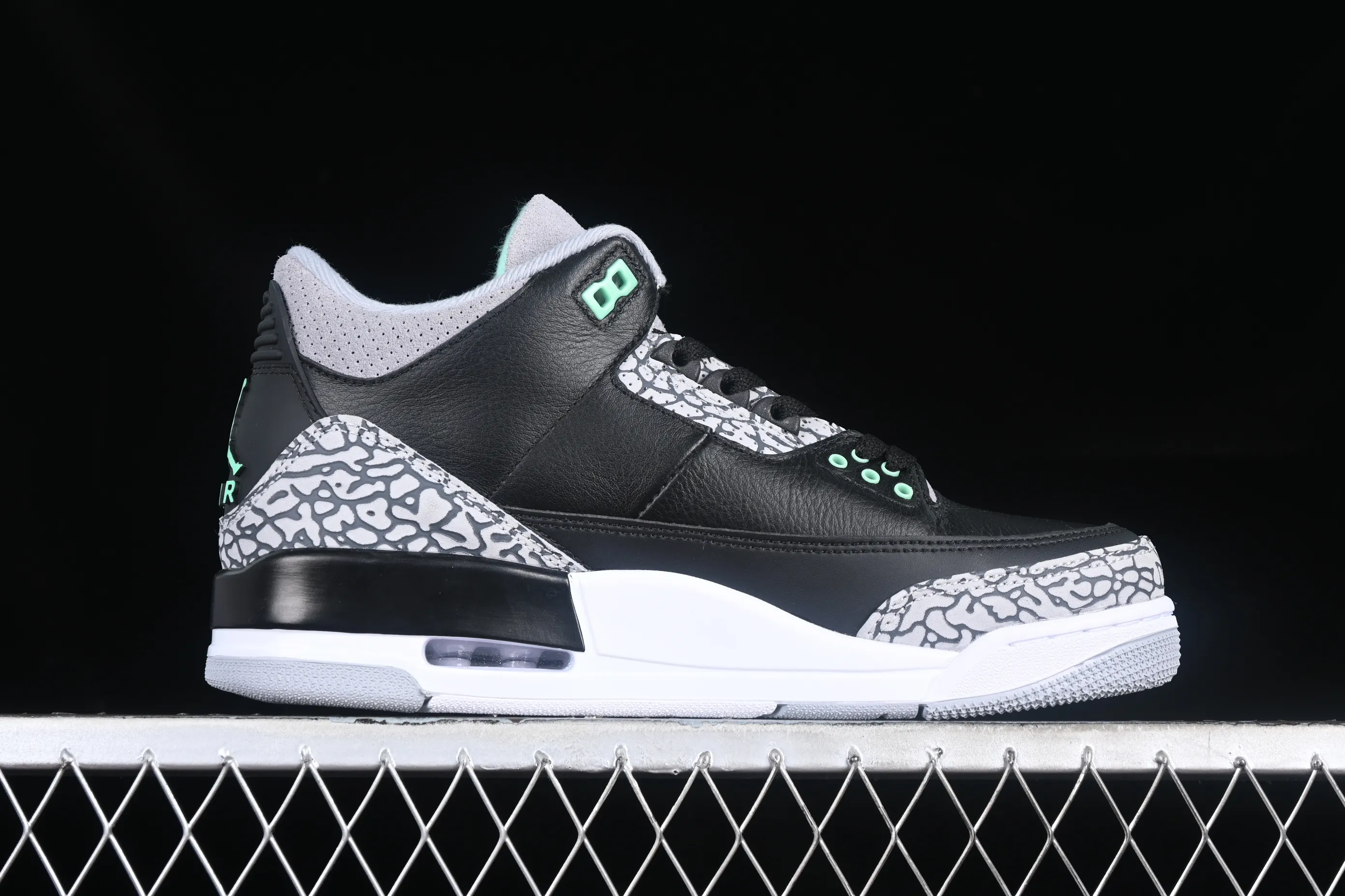 All categories Air Jordan Jordan series basketball shoes Air Jordan 3 L version Air Jordan 3 "Green Glow" AJ3 Joe 3 black and green CT8532-031